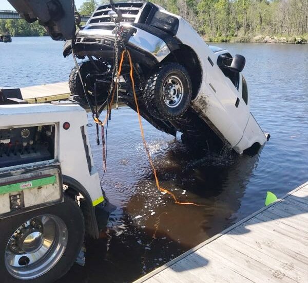Accident Equipment Recovery near Burnett Blvd for Prompt Towing Service