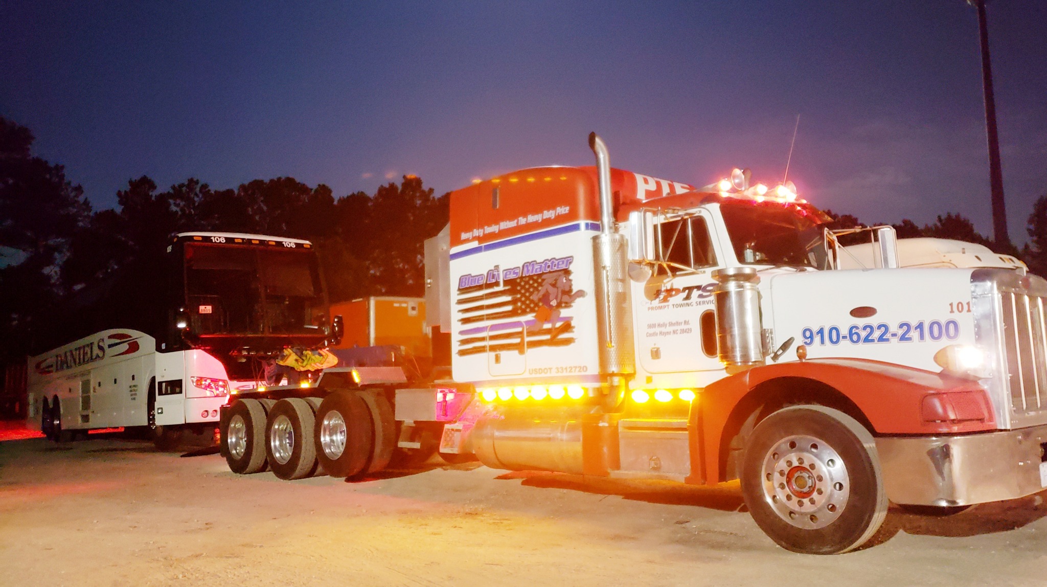 Heavy Duty Towing near Burnett Blvd for Prompt Towing Service